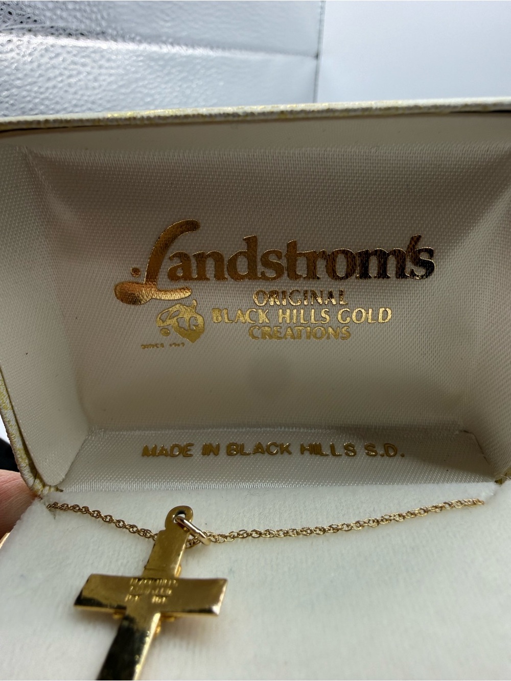 Landstrom’s Black Hills Gold 10K Cross 14K Gold 16” Chain Necklace NIB - Picture 4 of 6